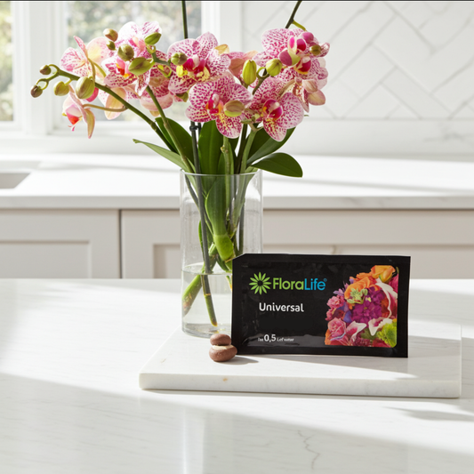 أكياس سائلة لتغذية الزهور من فلورال لايف (25 كيسًا)